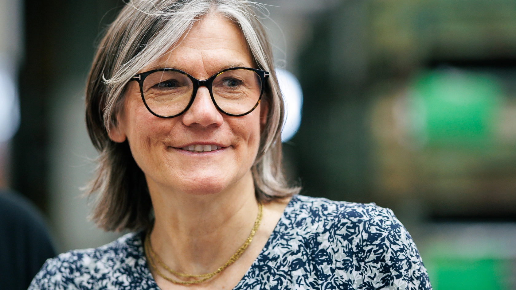 Anlässlich des 60-jährigen Werksjubiläums besucht Christiane Benner das Opel-Werk in Kaiserslautern. Hier im Gespräch mit Betriebsräten und Vertrauensleuten. 