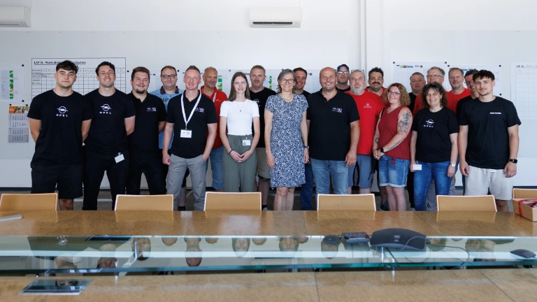 Anlässlich des 60-jährigen Werksjubiläums besucht Christiane Benner das Opel-Werk in Kaiserslautern. Hier im Gespräch mit Betriebsräten und Vertrauensleuten. 